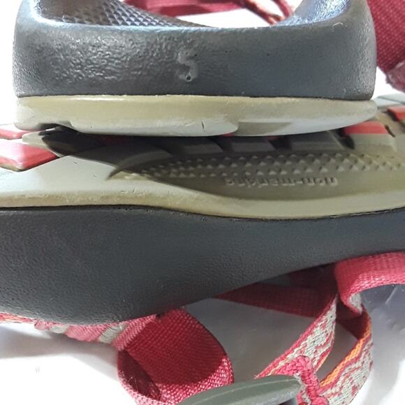 Chaco Women Sz 5 Gray Pink Strappy Adjustable Hiking Outdoors Water Sandal - Picture 7 of 9